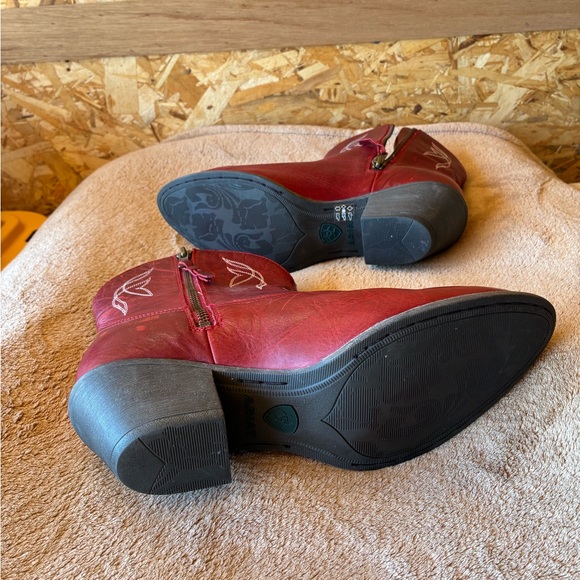 ARIAT DARLIN ROSY RED BOOTS - ROUND TOE 
SIZE 11 B - Picture 12 of 13